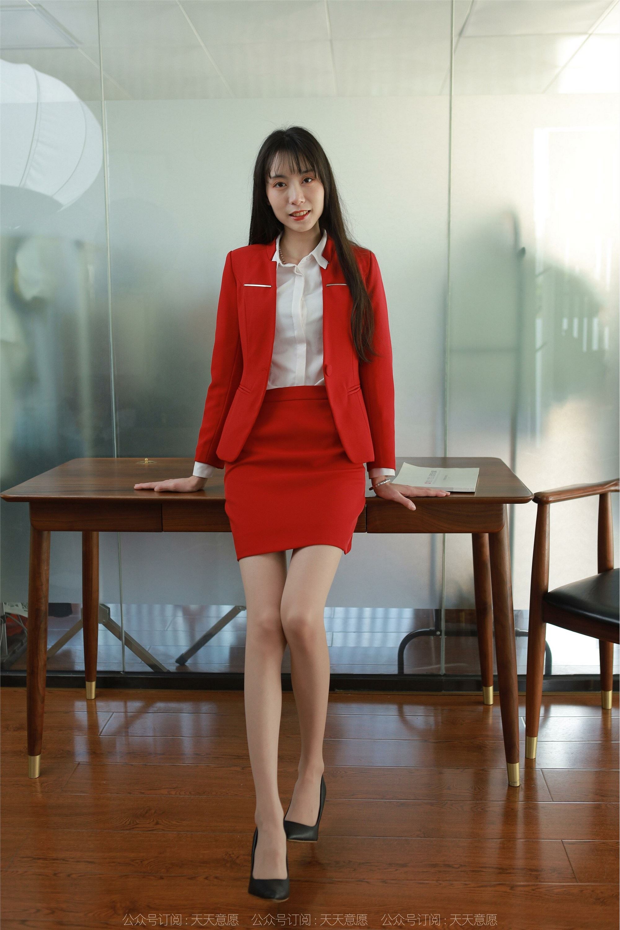 IESS异思趣向  2022.05.03 丝享家 1077：团团《红裙丽人大长腿》